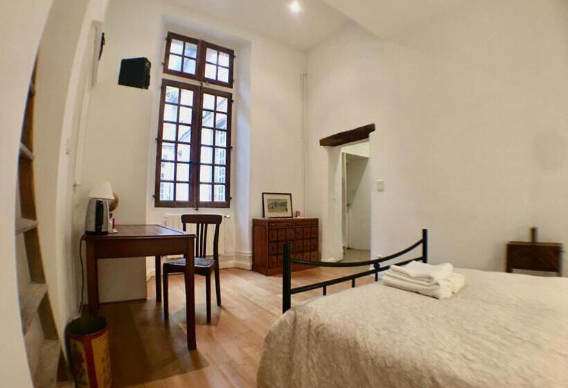 Номер Стандарт, Bauhaus Saint Pierre