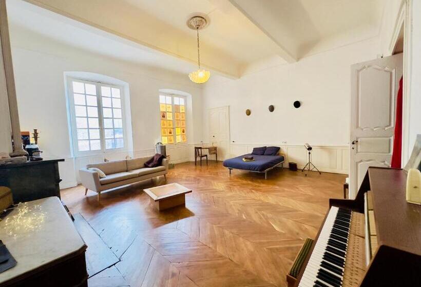 Семейный Номер, Bauhaus Saint Pierre