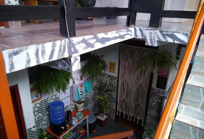 اتاق استاندارد سه نفره, Shark Tubarao Suites Central Area