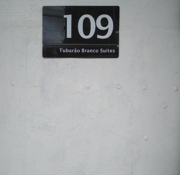 اتاق استاندارد سه نفره, Shark Tubarao Suites Central Area