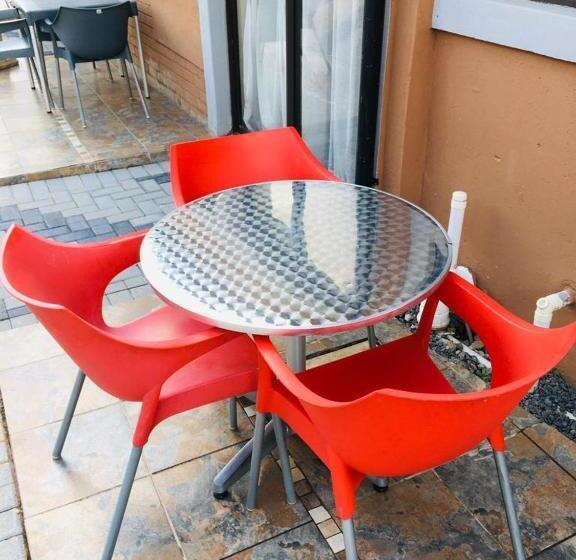 Chambre Standard, Mighty Seven