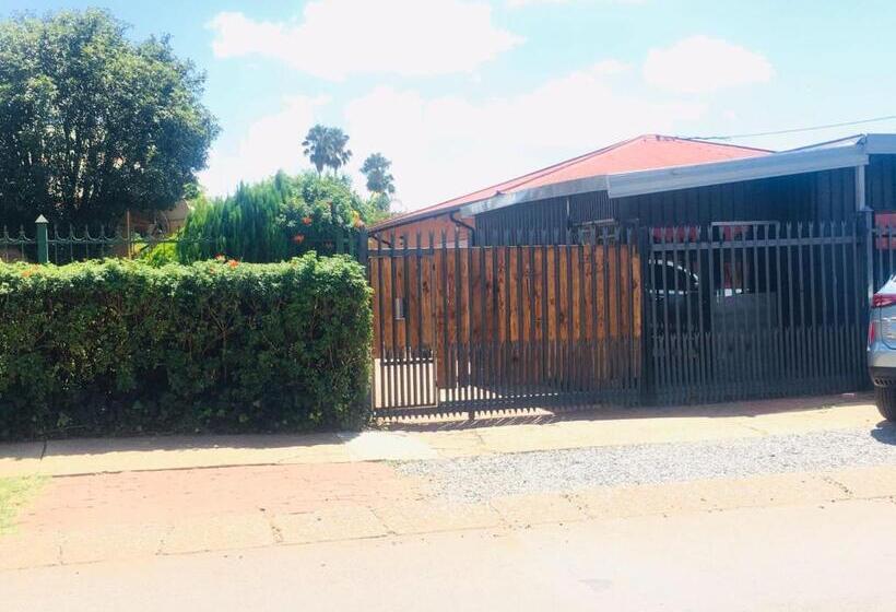 Chambre Standard, Mighty Seven