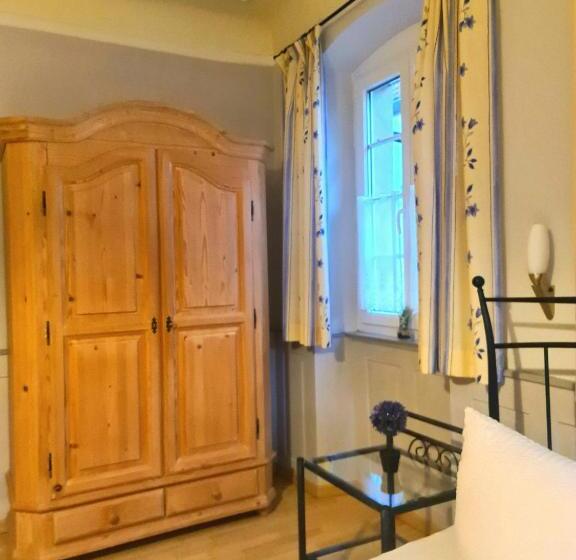 スタンダードスタジオ, Gästehaus Zum Weinbauer