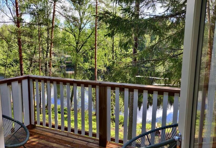 Suite with lake view, Polku Hotelli