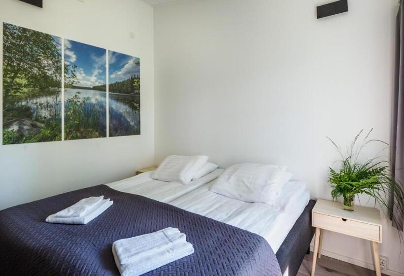 Suite with lake view, Polku Hotelli