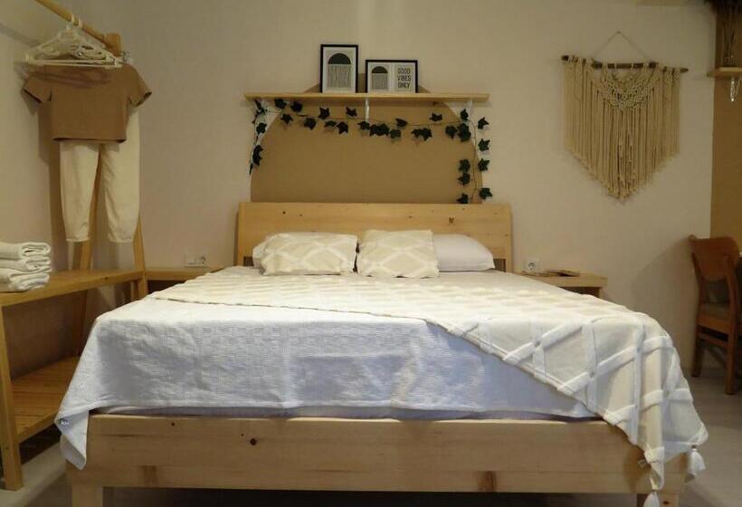 استودیوی استاندارد, Santa Suites Near Saint Nicholas Church