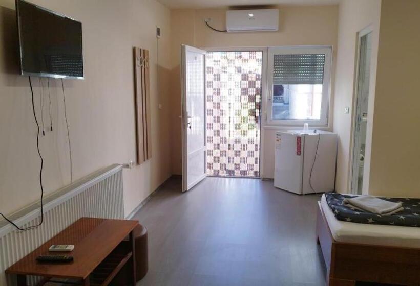 اتاق استاندارد چهار تخته, Cazare Hofmann