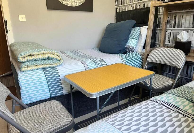 标准间, Woodbriar