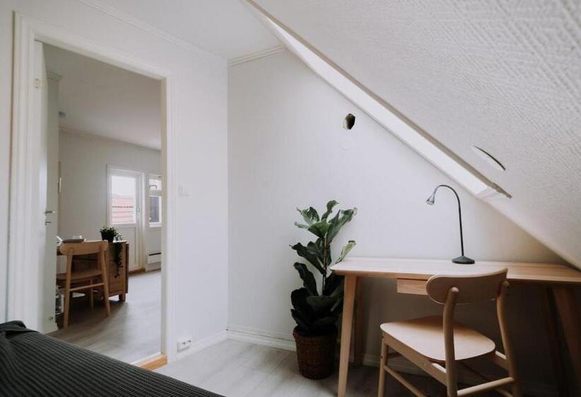 דירה בת חדר שינה 1 עם מרפסת, Bergen Beds   Serviced Apartments In The City Center