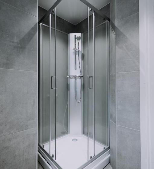 דירה בת חדר שינה 1 עם מרפסת, Bergen Beds   Serviced Apartments In The City Center