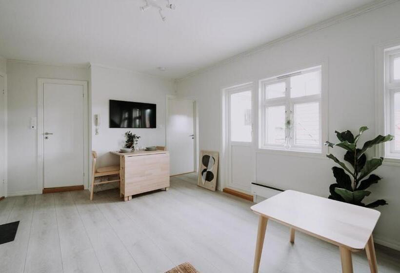 דירה בת חדר שינה 1 עם מרפסת, Bergen Beds   Serviced Apartments In The City Center