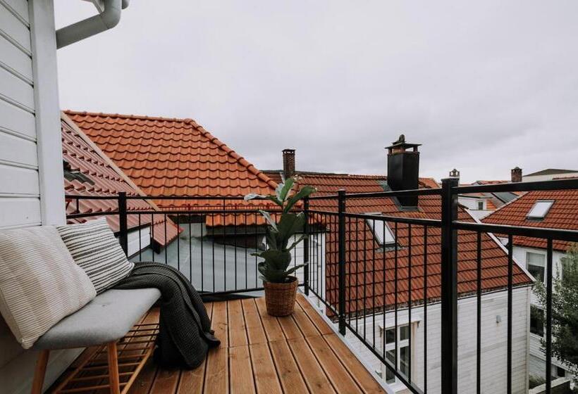 דירה בת חדר שינה 1 עם מרפסת, Bergen Beds   Serviced Apartments In The City Center