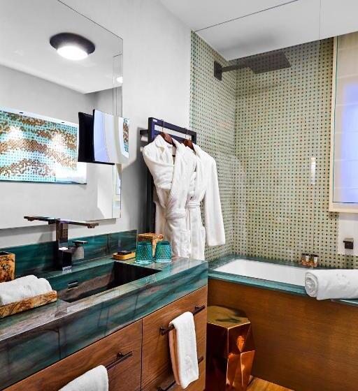 סוויטת ג'וניור, Lys Martagon