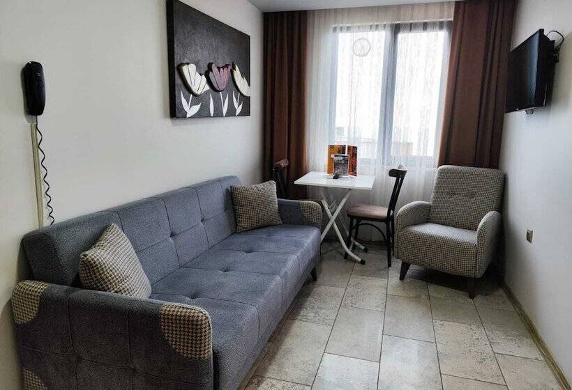 סוויטה משפחתית, Gloria Suite