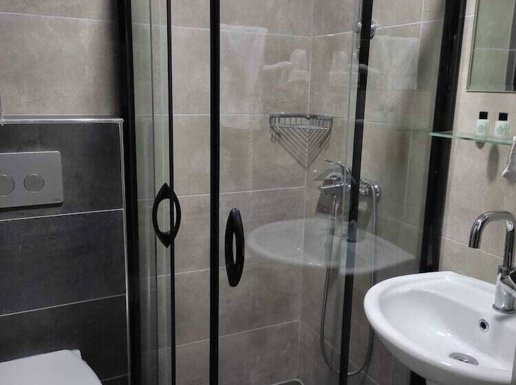 סוויטה משפחתית, Gloria Suite