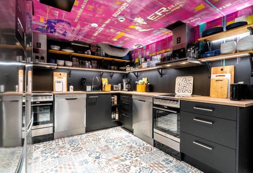 غرفة قياسية فردية حمام مشترك, Time Rooms Sairaala Novan Vieressä