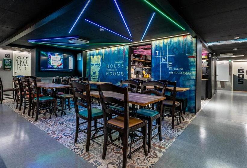 غرفة قياسية فردية حمام مشترك, Time Rooms Sairaala Novan Vieressä