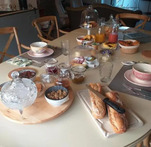 スタンダードルーム, 6bis Rue De La Boussaquiere St Broladre