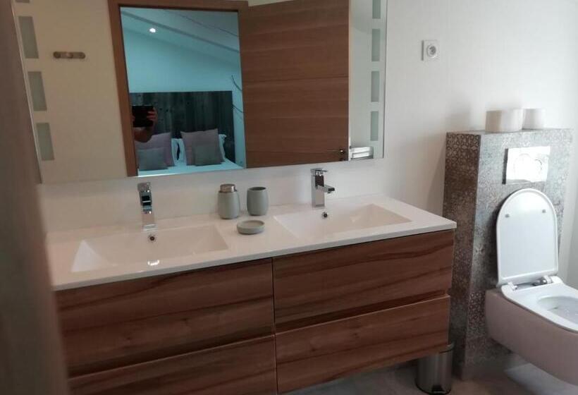 اتاق استاندارد, Les Chambres Du Saunier