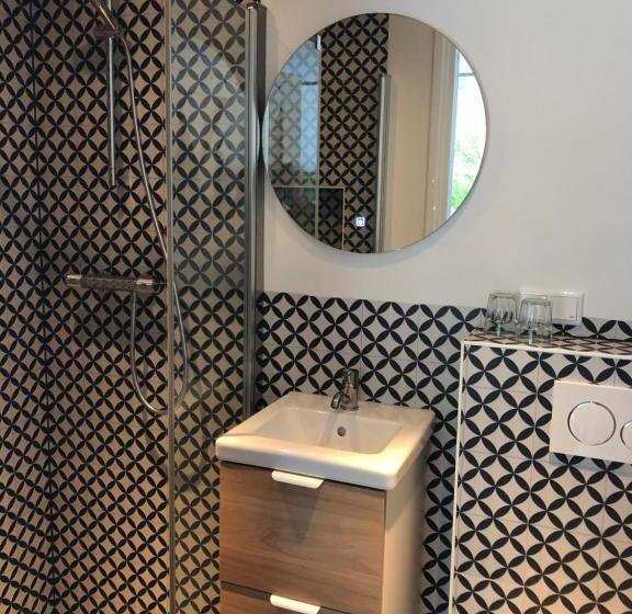 חדר לארבעה סטנדרטי עם נוף לגינה, Flora’s B&b