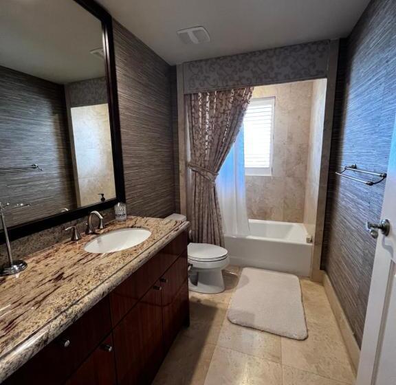Апартаменты 3 Спальни, Ritz Carlton Luxurious Residence On Singer Island