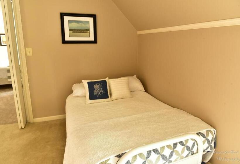 חדר דחוקס עם מיטת קינג, The Yellow Rose Of Talbot Bed And Breakfast