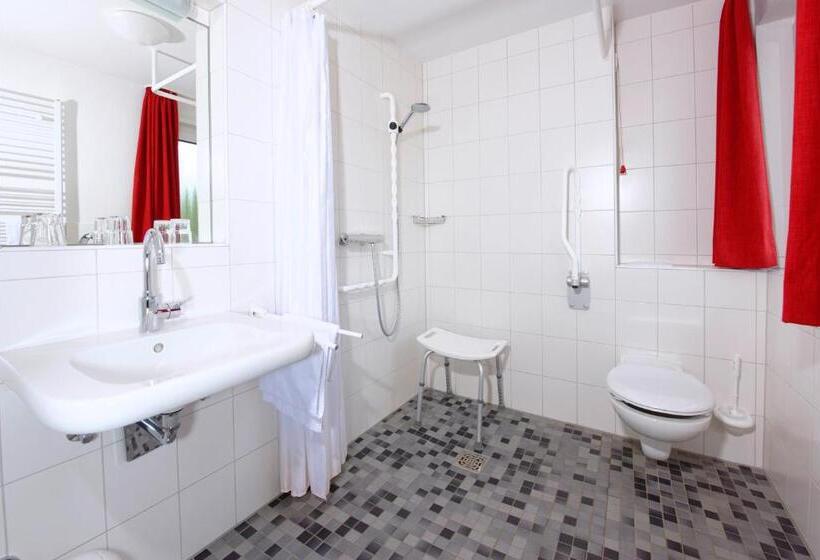 اتاق استاندارد سه نفره, St. Bonifatius