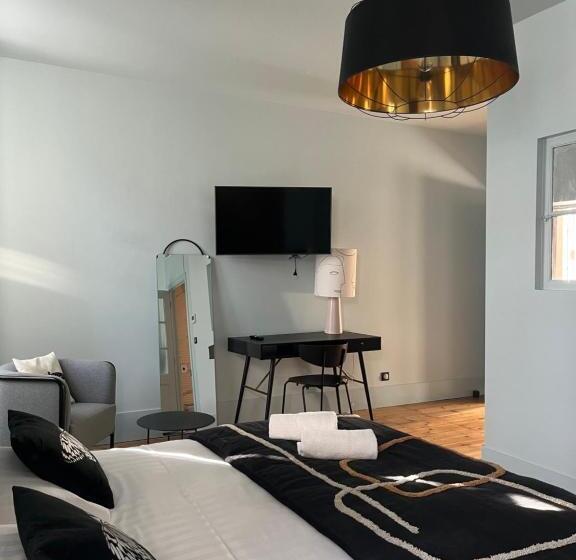 Номер Стандарт Вид на Сад, Domaine Clairfontaine Noyarey   Suites Junior