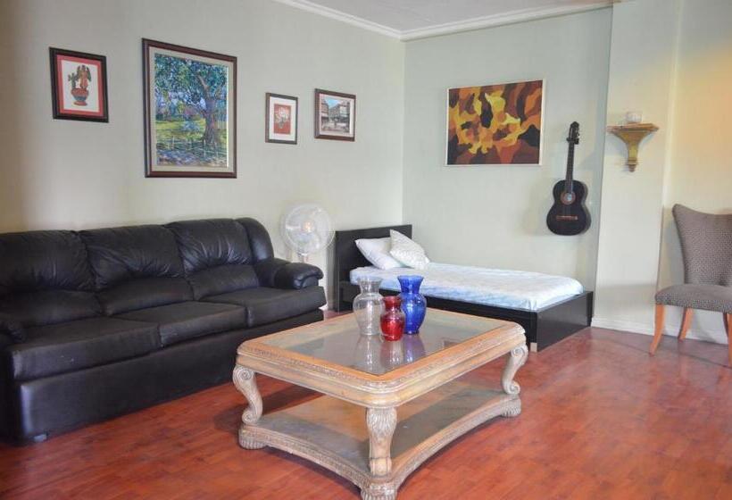 スイート(家族用), The Uniquely Industrial