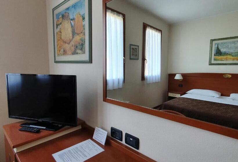 اتاق استاندارد سه نفره, Agriturismo Il Cascinale