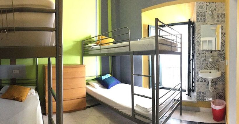 スタンダード４人部屋, Hostal Baobab