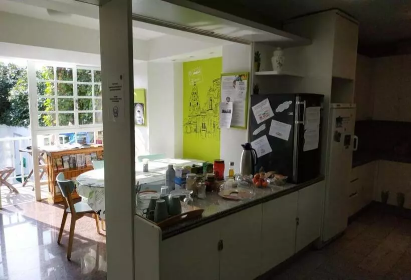 تختخواب در اتاق مشترک, La Casa Verde