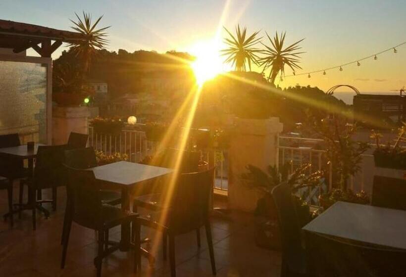 Номер Стандарт, Private Room Stanza Privata With Private Bathroom   Shared Kitchen And Beautiful Terrace On Taormina