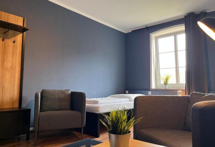 バス共有のスタンダードルーム, Blue Doors Hostel Ktv