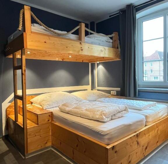 Семейный Номер Совместный Санузел, Blue Doors Hostel Ktv