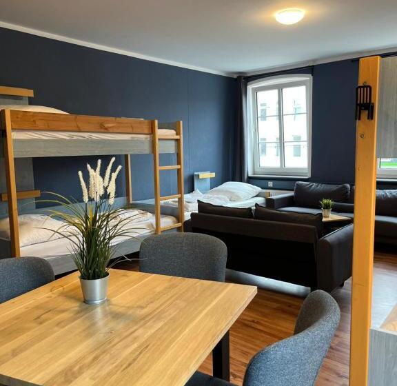 ルームシェアのワンベッド, Blue Doors Hostel Ktv