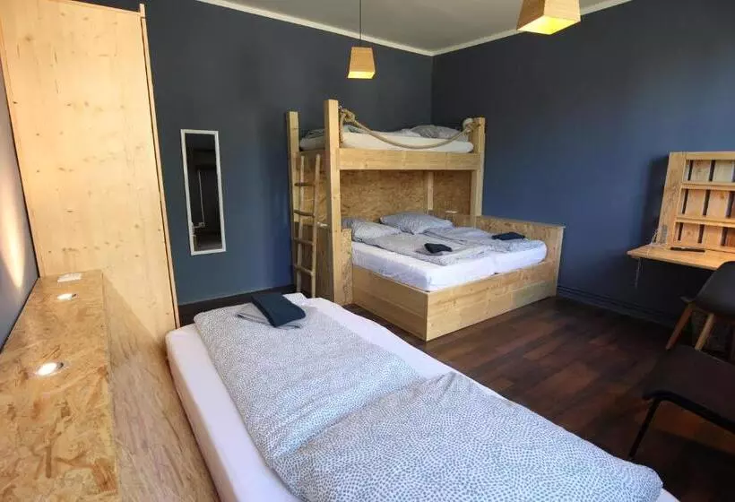 スタンダード４人部屋, Blue Doors Hostel Ktv