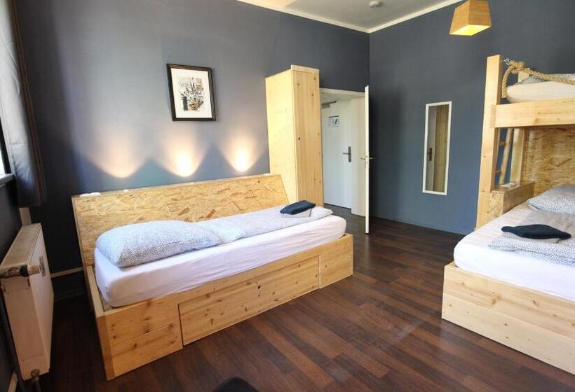 スタンダード４人部屋, Blue Doors Hostel Ktv