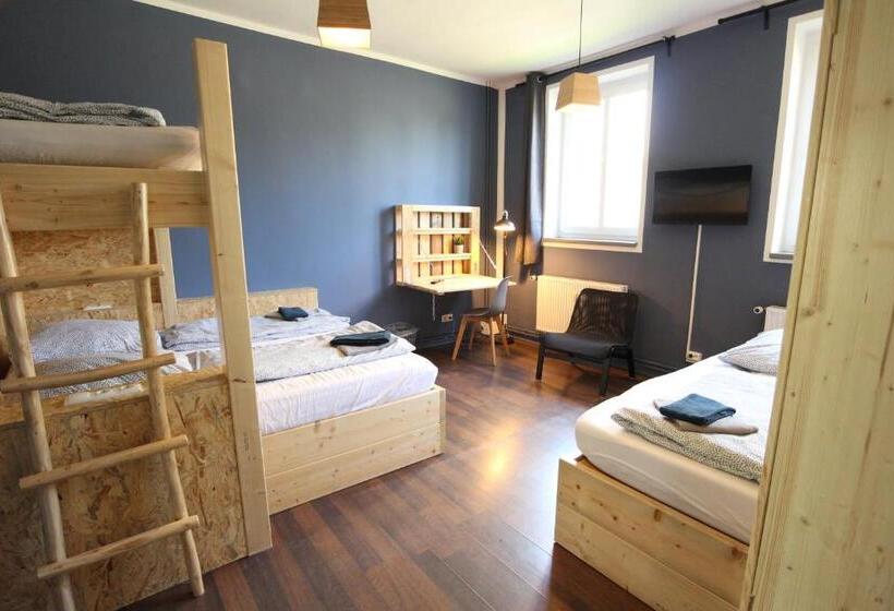 Четырехместный Номер Стандарт, Blue Doors Hostel Ktv