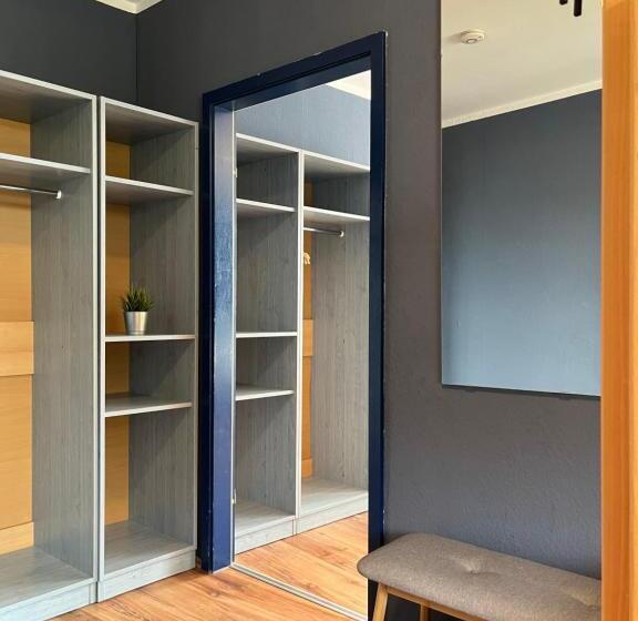 ルームシェアのワンベッド, Blue Doors Hostel Ktv