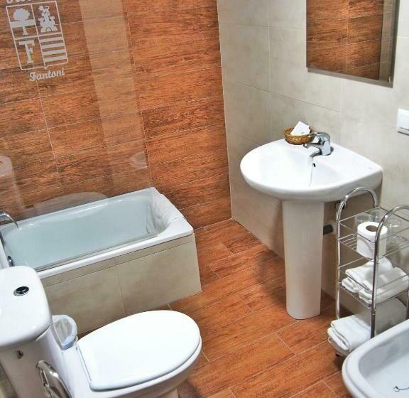 Quarto Triplo Standart, Hostal Fantoni