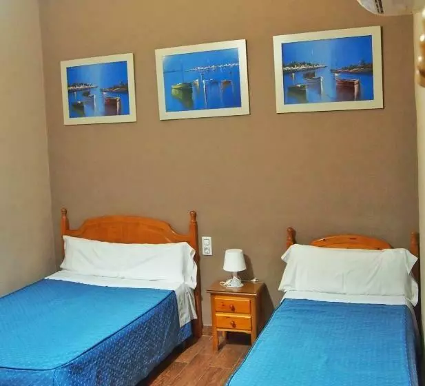 اتاق استاندارد سه نفره, Hostal Fantoni