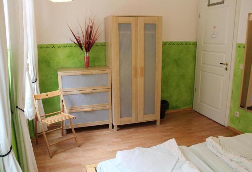 Номер Стандарт Совместная Ванная, Hostel Louise 20