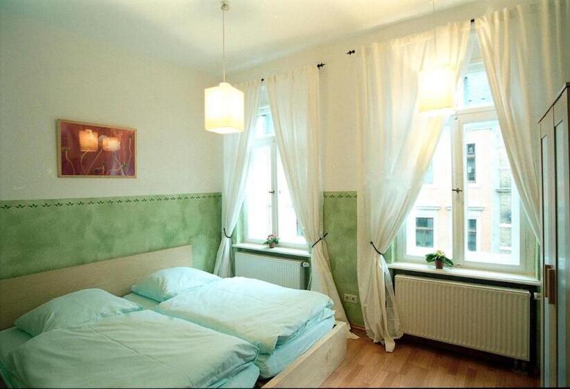 Номер Стандарт Совместная Ванная, Hostel Louise 20