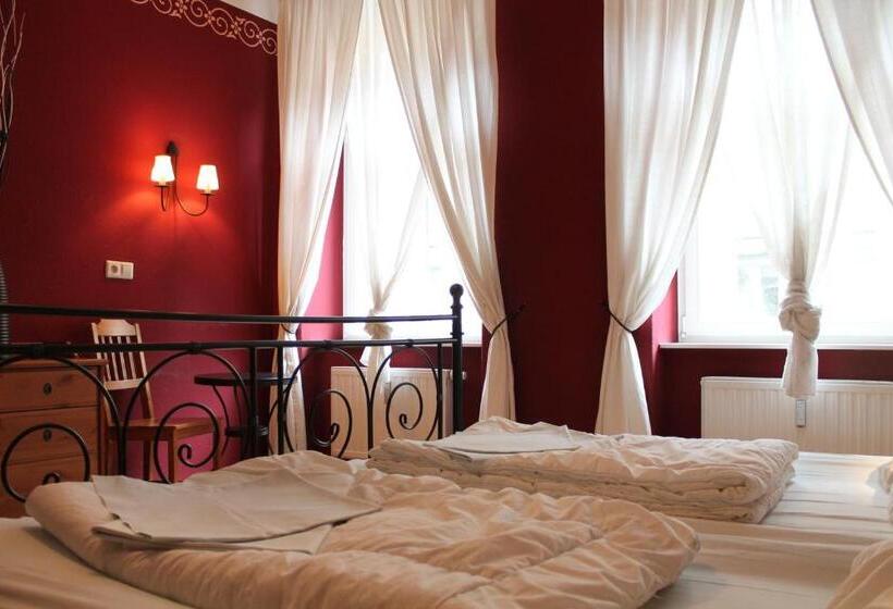 Апартаменты 1 Спальня с Балконом, Hostel Louise 20