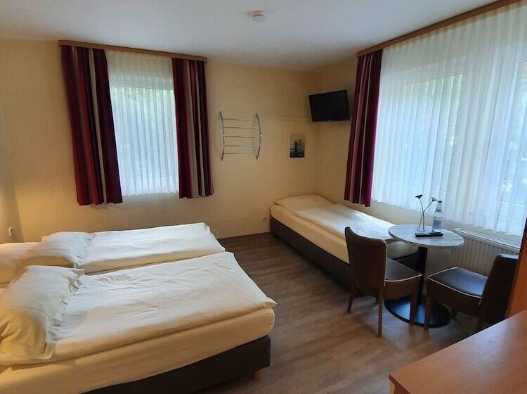 标准三人间, Bergschlösschen