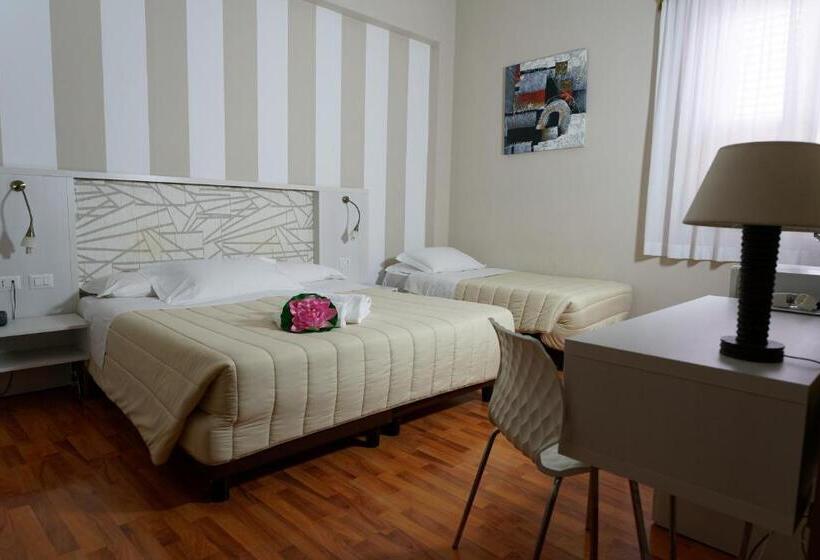 스탠다드 트리플 룸, Sant'elia