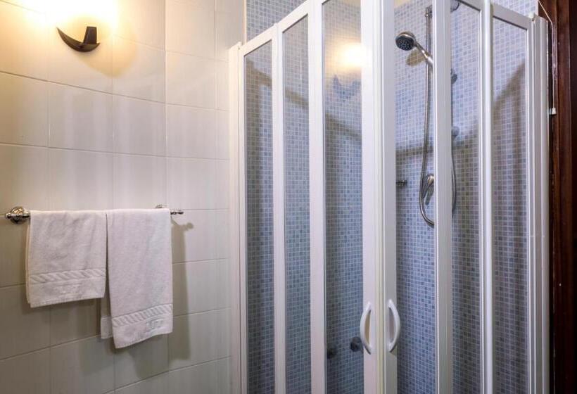 스탠다드 싱글 룸, Sant'elia