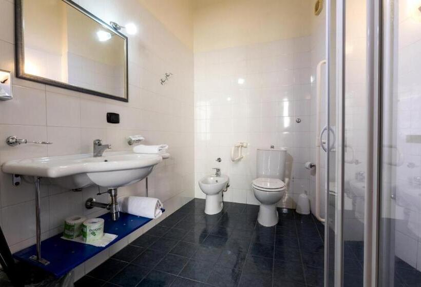 스탠다드 싱글 룸, Sant'elia