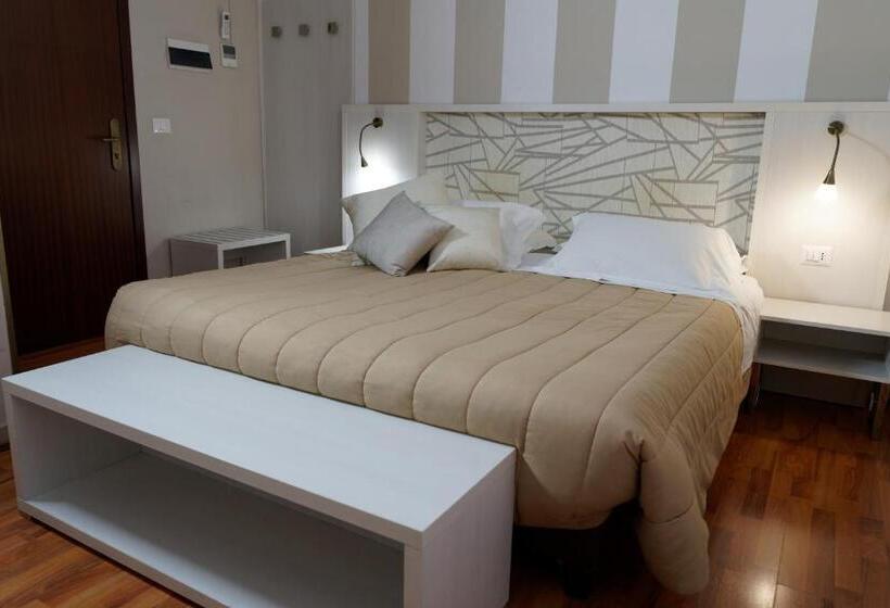 이코노미 룸, Sant'elia